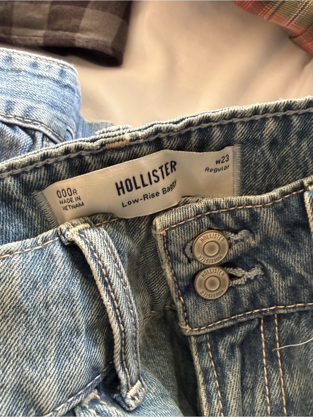 Hollister Women's Light Wash Low-Rise Boyfriend Jeans